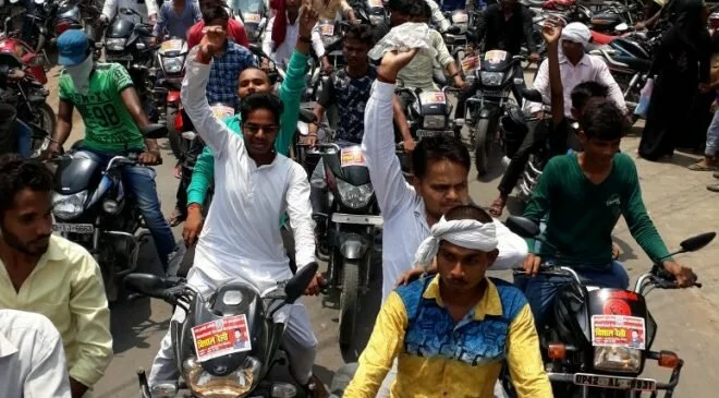 बेरोज़गारी के विरुद्ध फ़ैज़ाबाद में निकला वाहन रैली,लगे सरकार विरोधी नारे